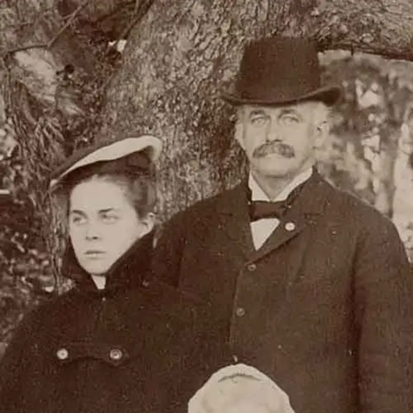 Clara Huntington and her father, Henry E. Huntington, ca. 1900. Detail from a group family portrait taken in Oneonta, New York, where both Henry and Clara were born. The Huntington Library, Art Museum, and Botanical Gardens.