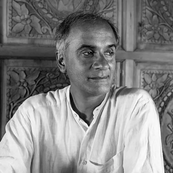 Pico Iyer. Photo: Brigitte Lacombe.