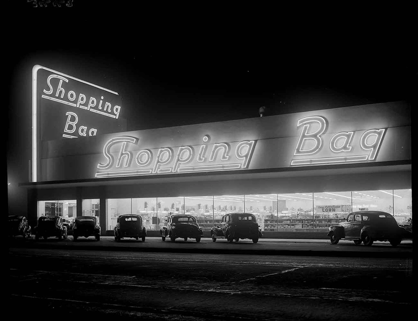 Doug White, Shopping Bag Market, date unknown. Photograph, 4 in. x 5 in. Southern California Edison Photographs and Negatives. Huntington Library, Art Collections, and Botanical Gardens.