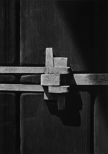 Yasuhiro Ishimoto, William R. Thorsen house, exterior strap detail (Greene and Greene, architects), 1974, gelatin silver print, 10 3/16 x 7 1/8 in. © Kochi Prefecture, Ishimoto Yasuhiro Photo Center.