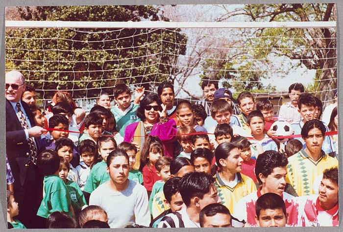 Gloria Molina standing with kids at Franklin D. Roosevelt Park