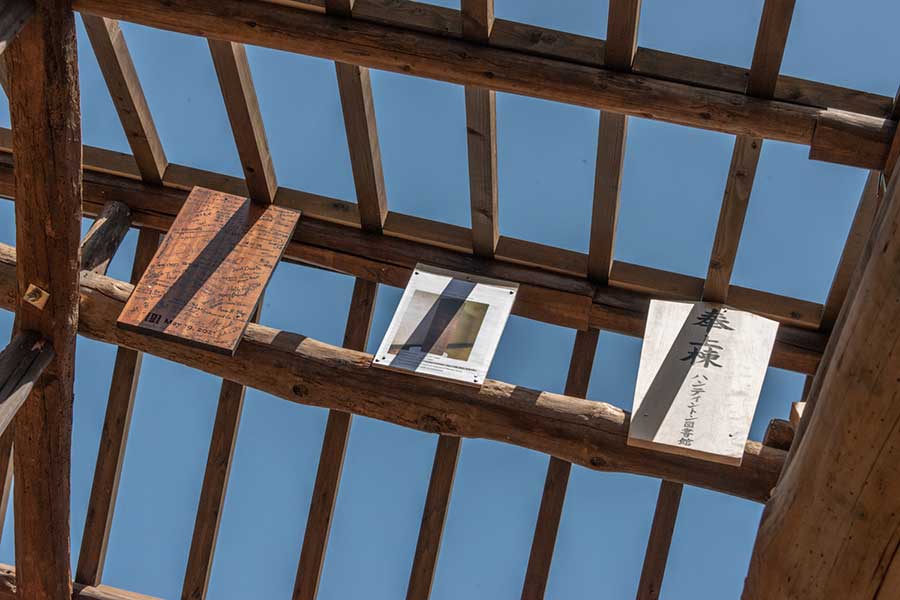 A plaque signed by participants in the jotoshiki ceremony, including Japanese and American construction crews and donors to the project, was installed on the highest point in the rafters. Alongside it is a photograph of a similar plaque that was installed in the house by the original builders in 1695. The Huntington Library, Art Museum, and Botanical Gardens. Photo by John Diefenbach.